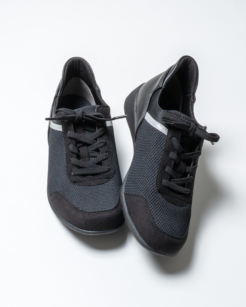 160膝楽スニーカー