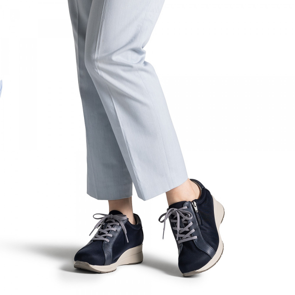 126ウォーキングスニーカーオールウェザー