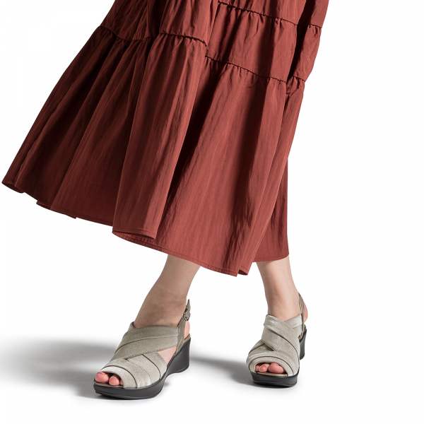 130クロスサンダル