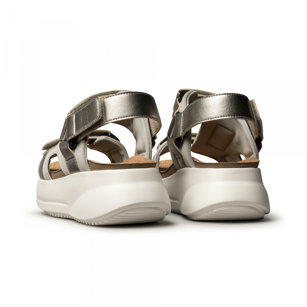 172厚底サンダル