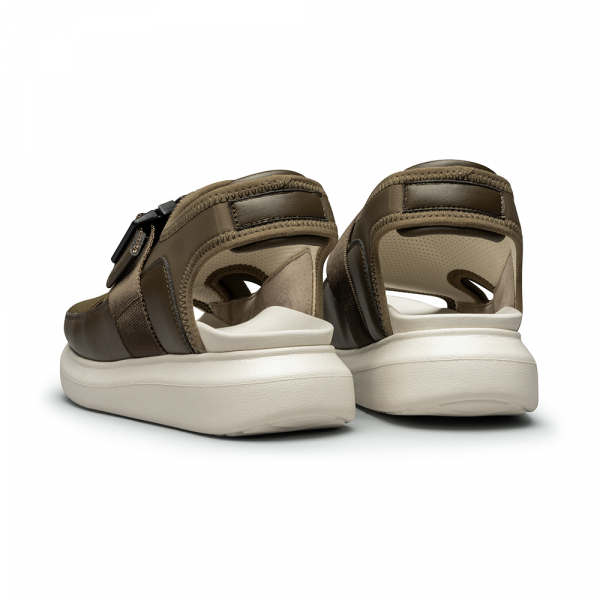 161スニーカーサンダル