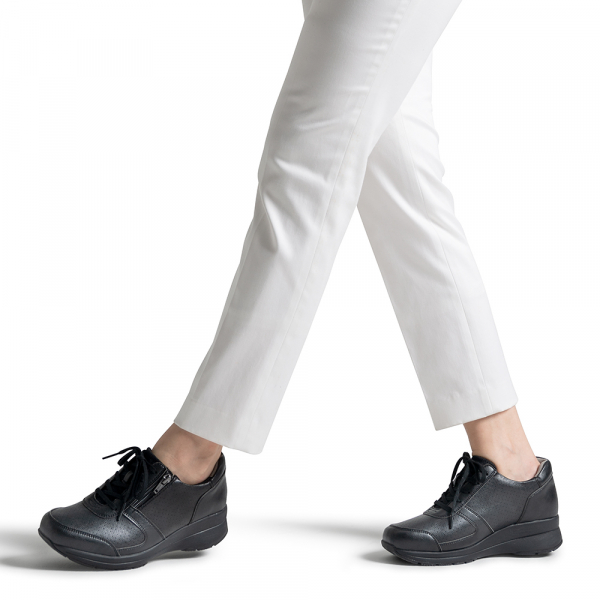 126ウォーキングスニーカー