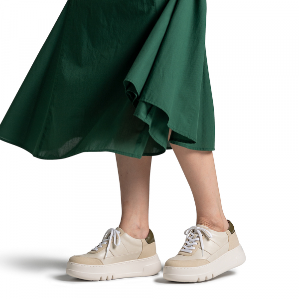 169厚底スニーカー