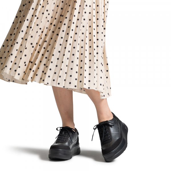 169厚底スニーカー