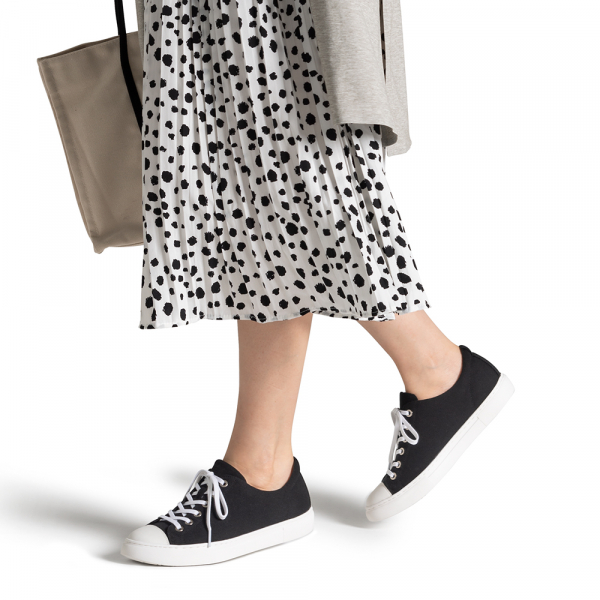 143レースアップキャンバス