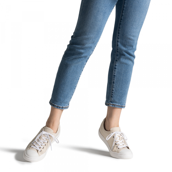 143レースアップキャンバス