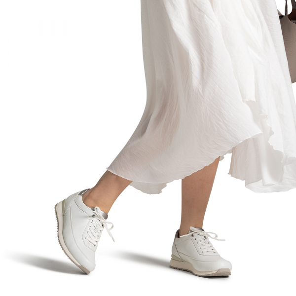 151レースアップ