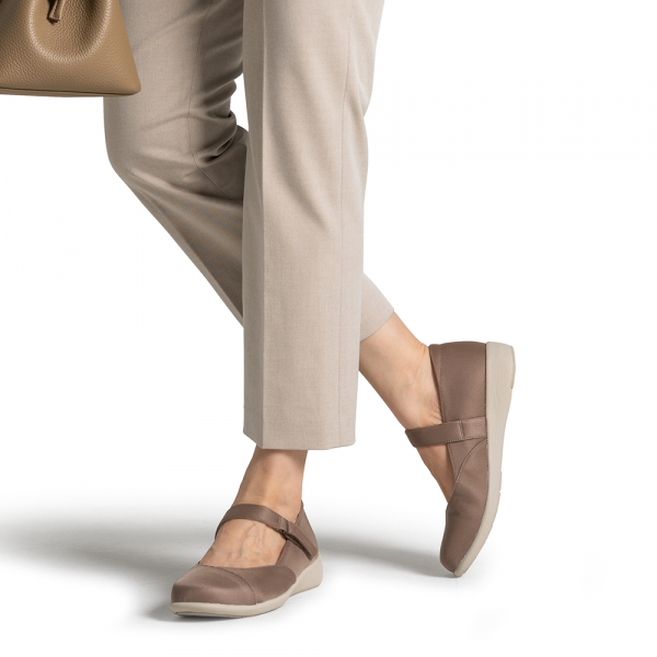 160膝楽パンプスオールウェザー