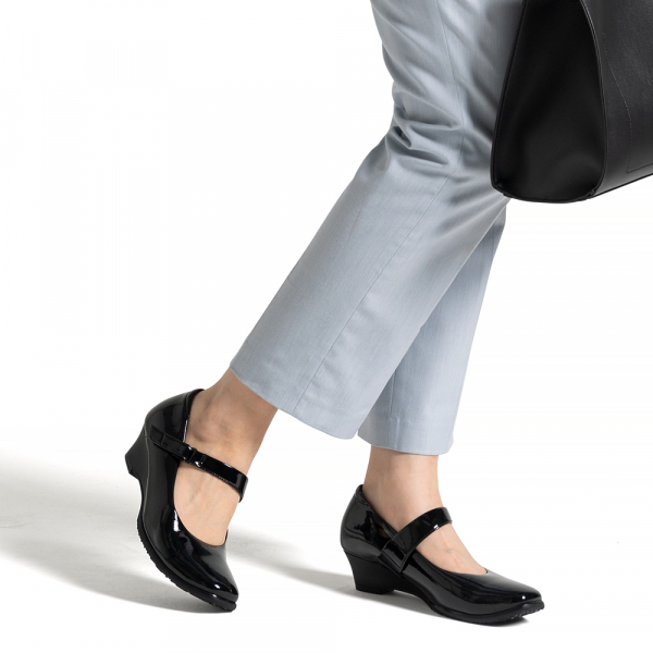 145パンプスベルトエナメル