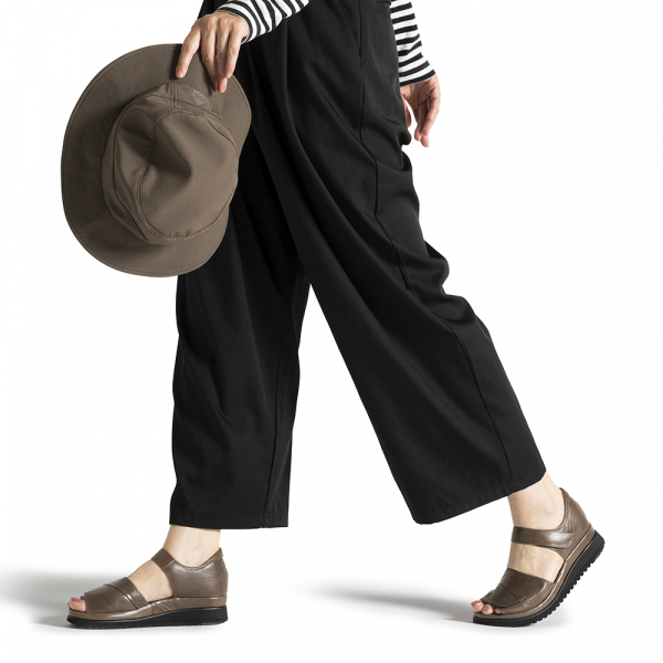 144かかと付きサンダル ダブルベルト