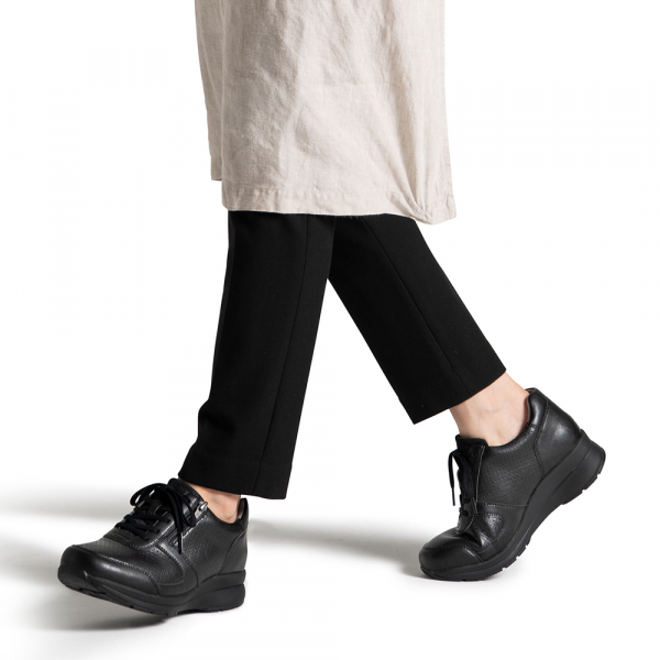 126ウォーキングスニーカー