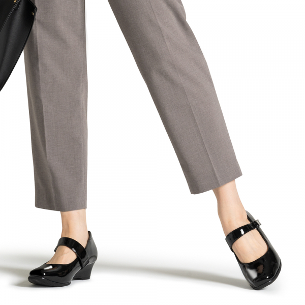 145パンプスベルトエナメル