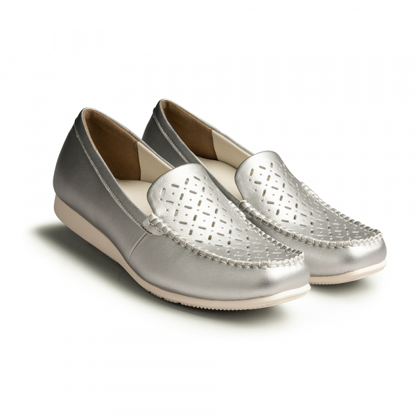 166パンチングモカシン