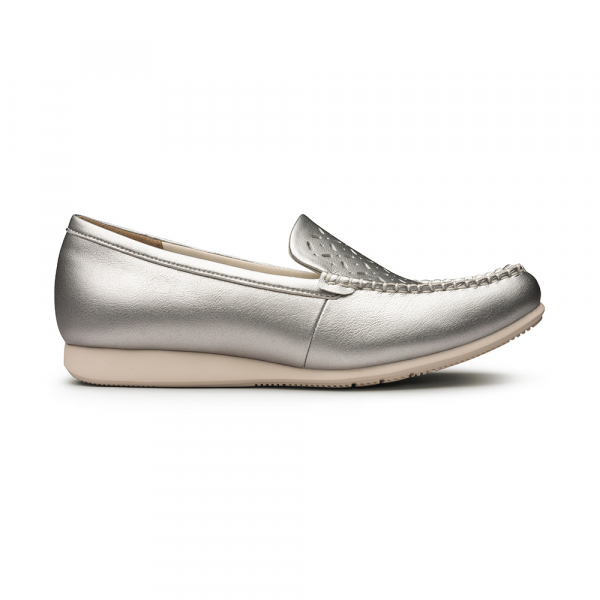 166パンチングモカシン