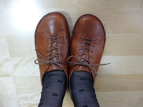 外反母趾でも痛くない 靴選びに苦労されていたブロガーさんの1ヶ月 ハンドルネーム ふわふわ さま 足の悩み 外反母趾 幅広 疲れやすい お履きいただいた商品 471クラシック レースアップ 01 オシャレで足に優しい靴 外反母趾でも痛くない